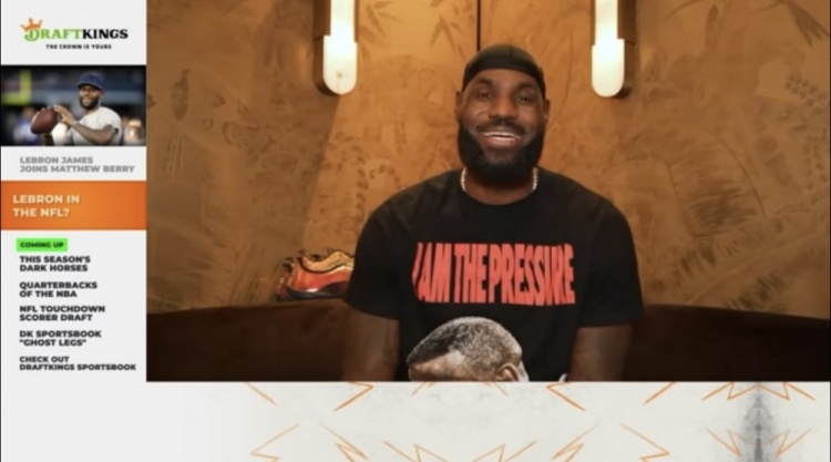 詹姆斯：NBA停摆时海鹰队给我寄来球衣 我曾认真考虑过加盟NFL