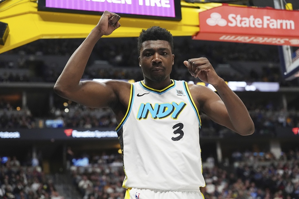 队记：自由市场开启骑士就对托布感兴趣 曾在他和小南斯之间权衡